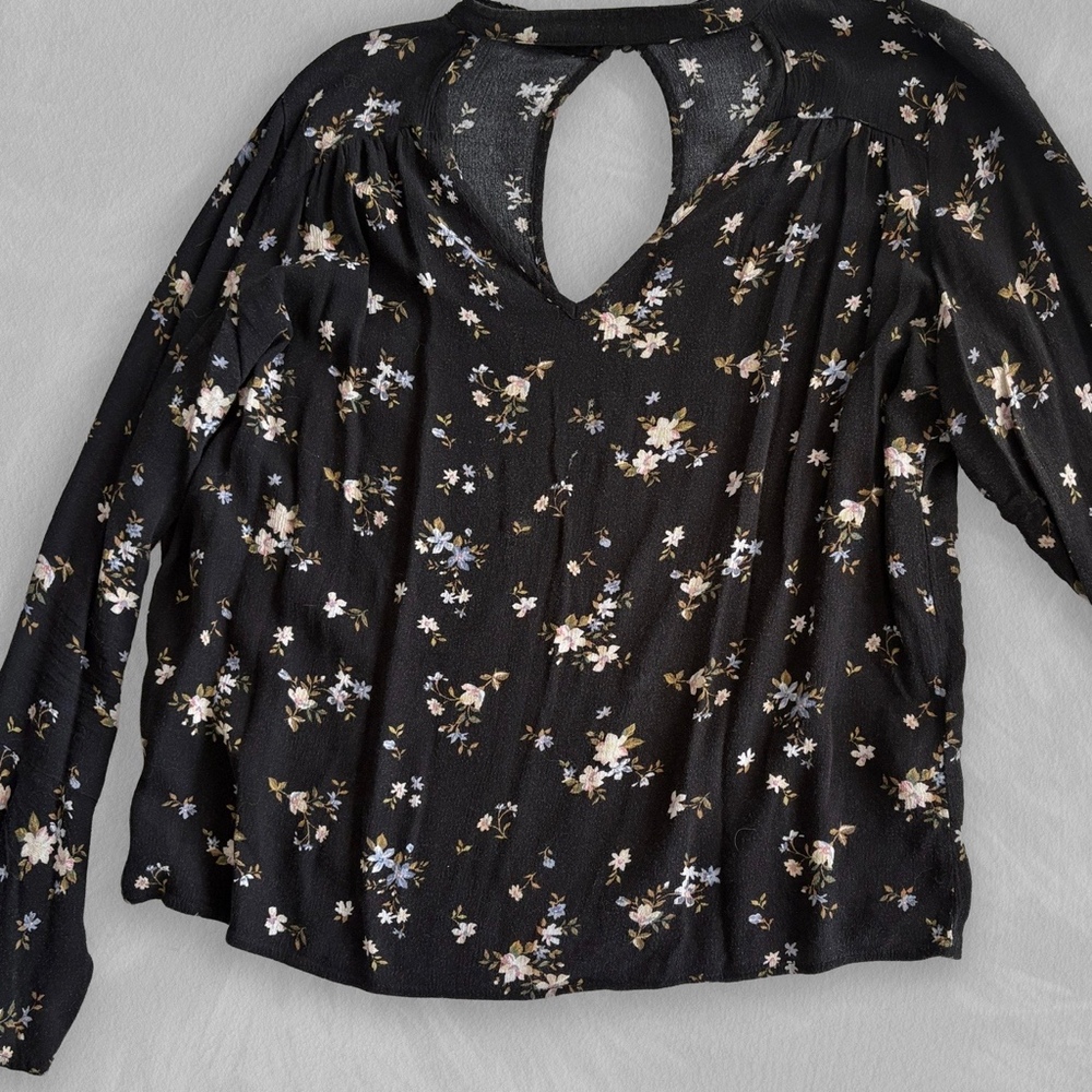 American Eagle Outfitter floral women’s blouse